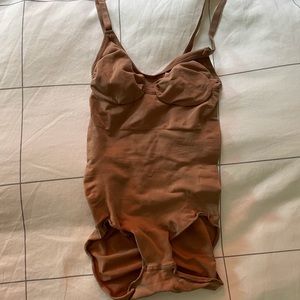 Skims bodysuit - sienna NWOT